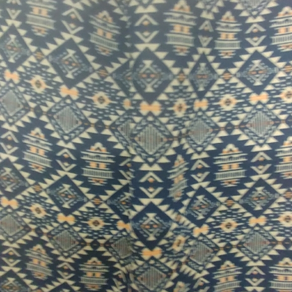 Lush Printed Crepe Sleeveless Top - Picture 5 of 8